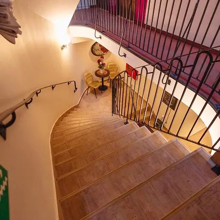 מלון דירות Na Rogatce 3*