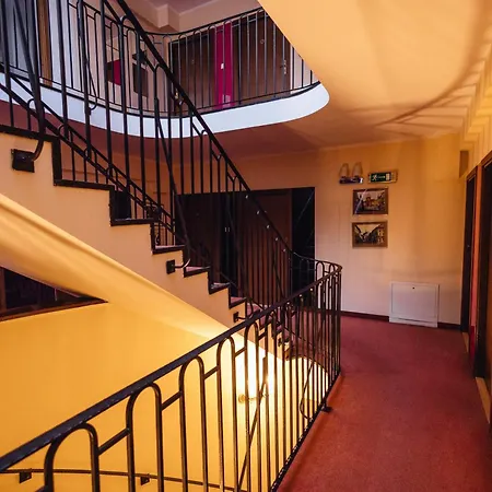 מלון דירות Na Rogatce 3*